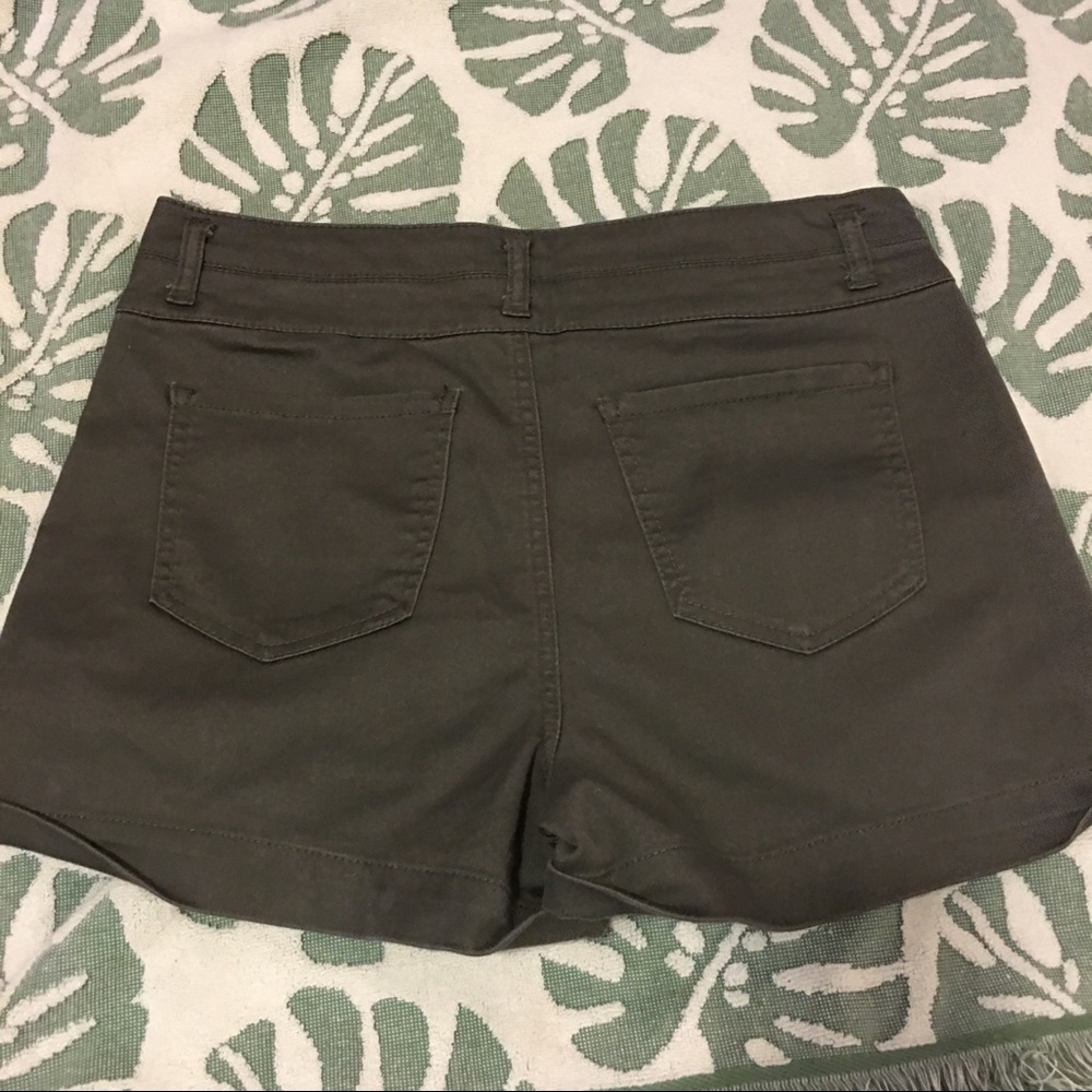 Stretch shorts - Picture 2 of 3